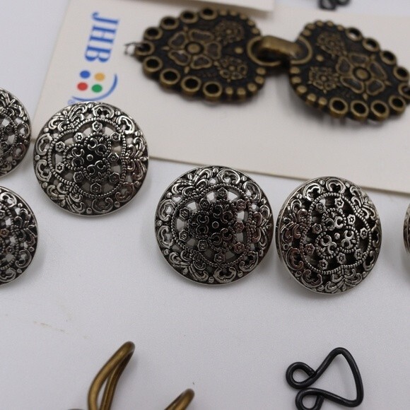 Huge Metallic Button Lot Hooks Clasps & Buttons - Picture 12 of 13
